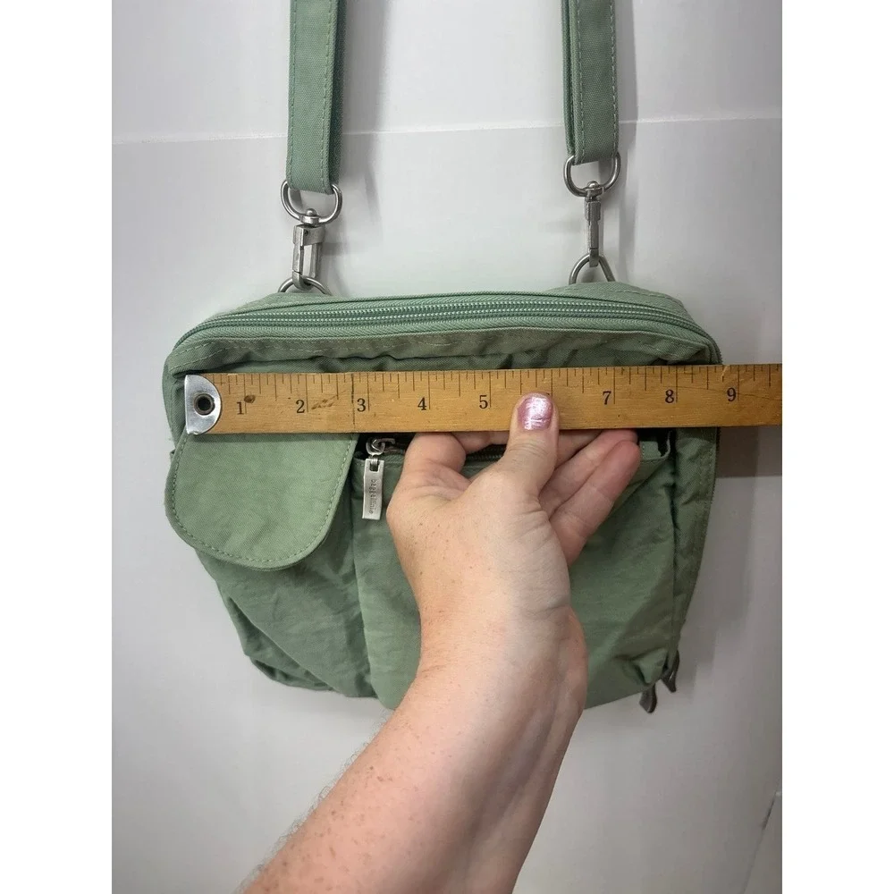 Baggallini Pastel Green Crossbody Purse (sz. 8 in)